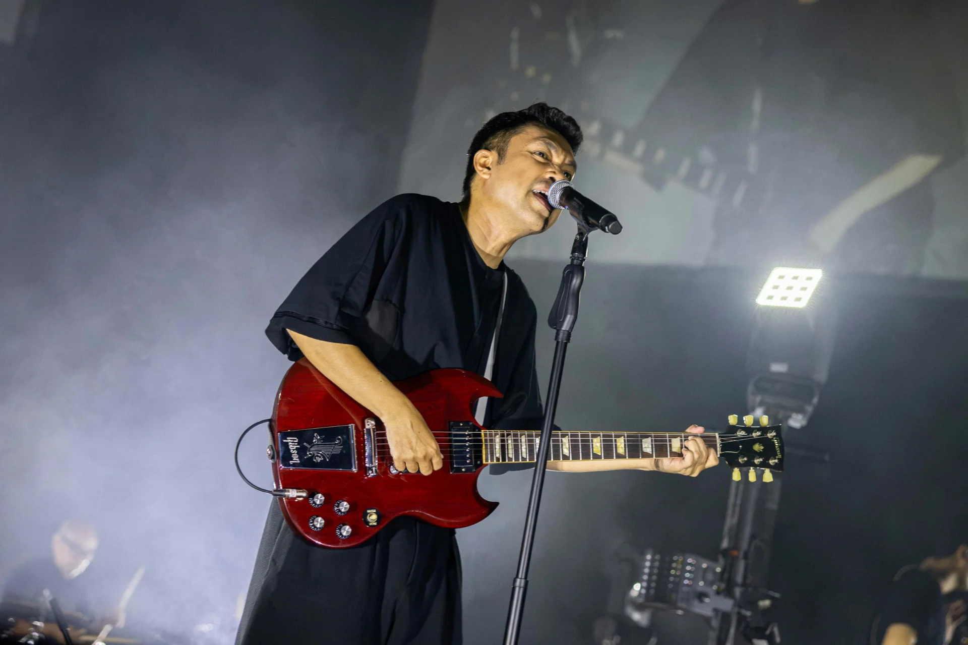 Moderndog เปิดตัวตนอีกด้านผ่านบทเพลงบนเวทีคอนเสิร์ต The Very Beside of Moderndog